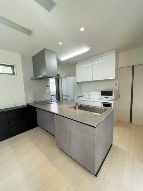 LDKに馴染む高級感溢れるかっこいいキッチン『CENTRO』イメージ